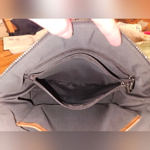 Cogna Leather Purse - Picture 10 of 16